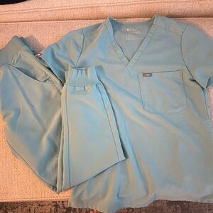 Figs scrub set